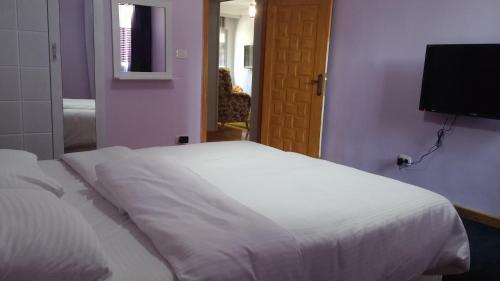 Khayatz Apartment - image 14