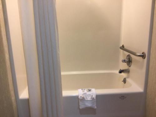 Deluxe King Room - Non-Smoking
