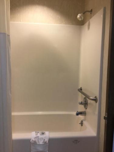 Americas Best Value Inn and Suites Saint Charles in St. Charles, USA