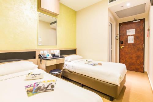room detail thumbnail 1