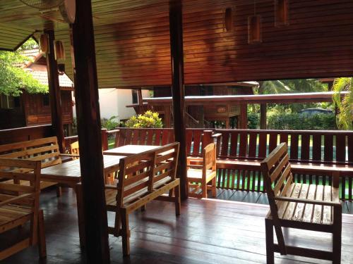 Kitchen, Ruen Thai Ampawa Resort in Yisan