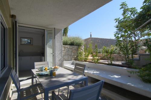 2 bedrooms, 4 beds