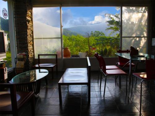 Shared lounge/TV area, View Mountain B&B in Mudan Township