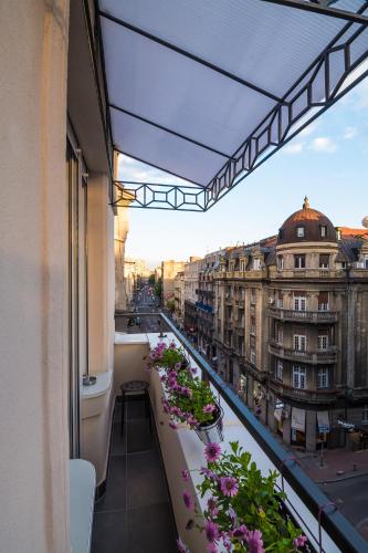 Bright City Center Apartment with Balcony