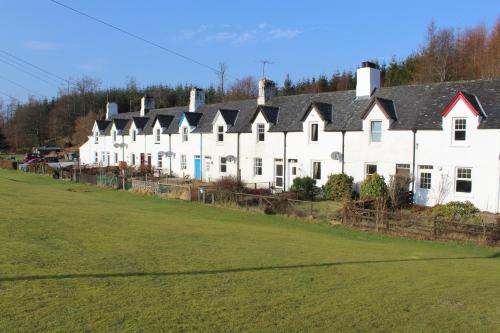 Crinan Canal Cottage No8