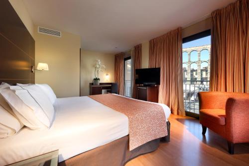 Double or Twin Room with City View