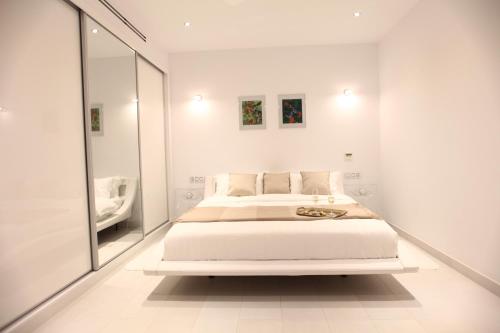 Villa with Sea View image 7