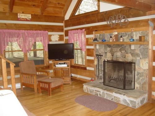 Creekside Overlook - Secluded Log Cabin Overlooking Creek - image 7