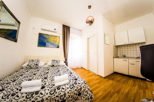 Studio Apartment image 1