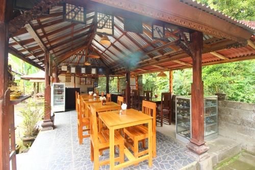 Restaurant, Edy Homestay in Munduk