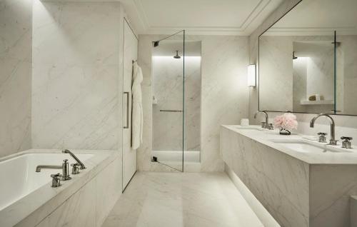 Four Seasons Hotel at The Surf Club in Miami Beach, USA