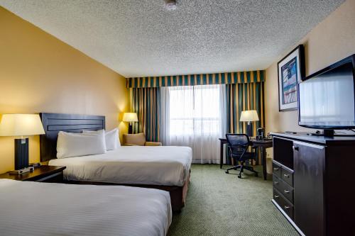 Standard Queen Room with Two Queen Beds image 1