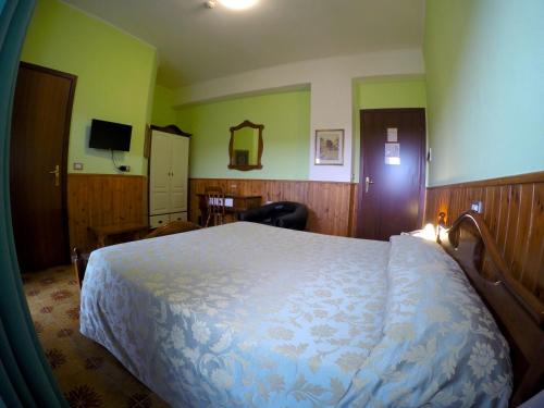 Tourist Hotel - main image