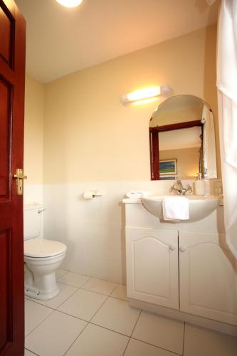 Doogarry House B&B Stop at Doogarry House B&B to discover the wonders of Castlebar. The property features a wide range of facilities to make your stay a pleasant experience. Facilities like express check-in/check-out, l