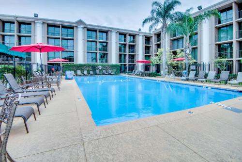 Swimming pool, Ramada by Wyndham Metairie New Orleans Airport in Metairie (LA)