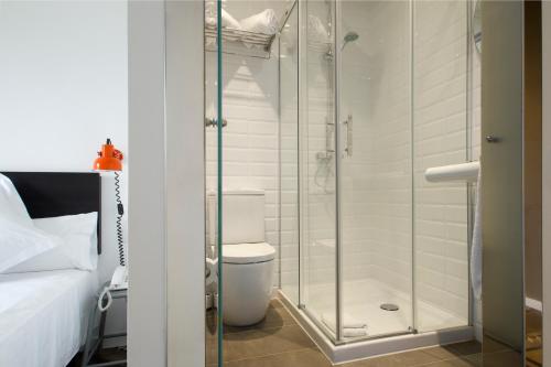 Double or Twin Room with Balcony image 10