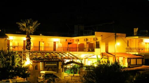 Hotel Galaxias - image 11