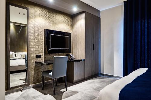 The District Hotel - image 3
