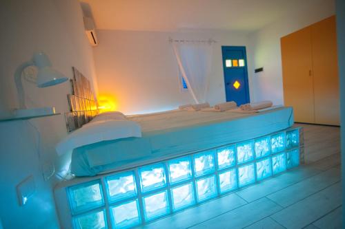 2 bedrooms, 4 beds