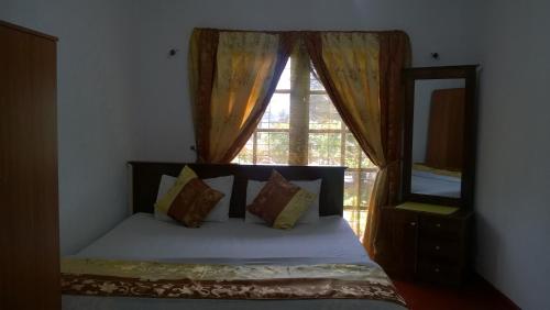 Standard Double Room image 3