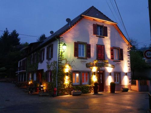 Hôtel du Haut Koenigsbourg- entre vignes et château