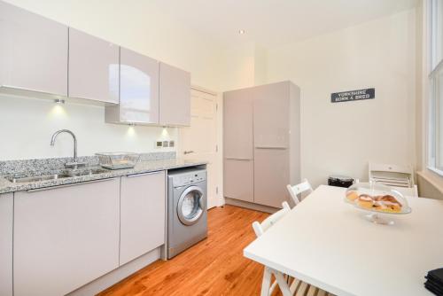 Minster's Keep- Stylish Apartment Near York Minster