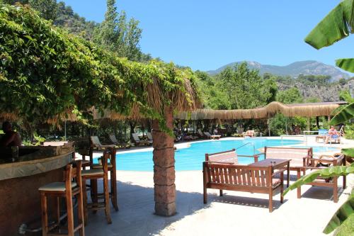 مسبح, Hotel Riverside in داليان