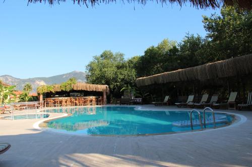 مسبح, Hotel Riverside in داليان