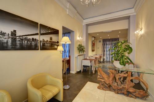 Lobi, Hotel Universo in Turin