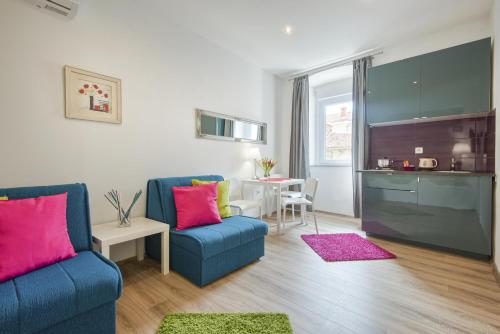 Top Center Rooms & Studio Room Type - One-Bedroom Apartment