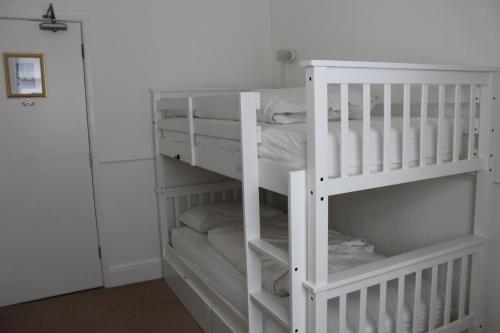 Deluxe Family Suite image 4