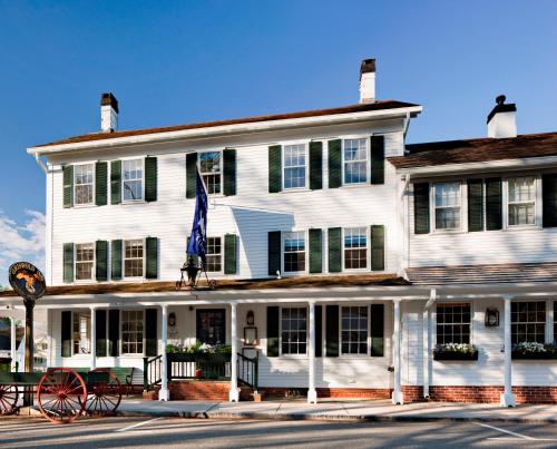 B&B Essex - The Griswold Inn - Bed and Breakfast Essex