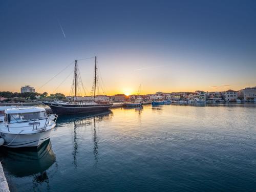 Navis Luxury Apartments - Tap to explore photos