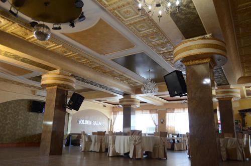 Restorāns, Golden Palace in Dubove