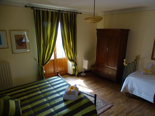 2 bedrooms, 4 beds