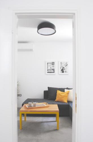 Apartment - Courtyard access with street view, Semi - Basement image 5