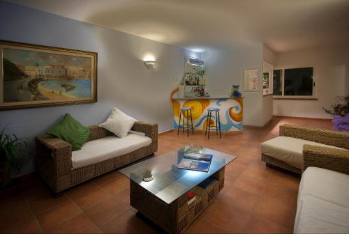 Iris Hotel - image 6