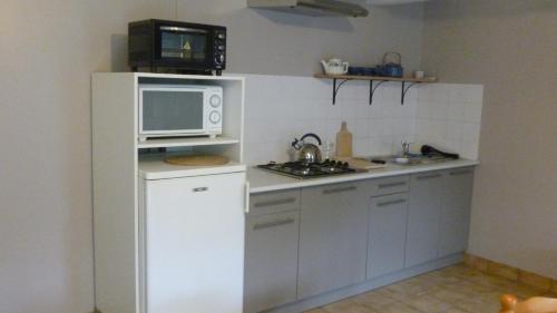 virtuve, maison a locrio in Guern