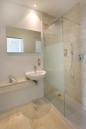 Deluxe Double Room with Balcony - Lake View