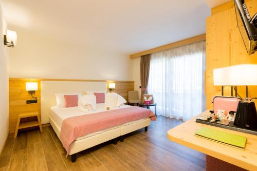 Green Rose Room Type - Large Double Room