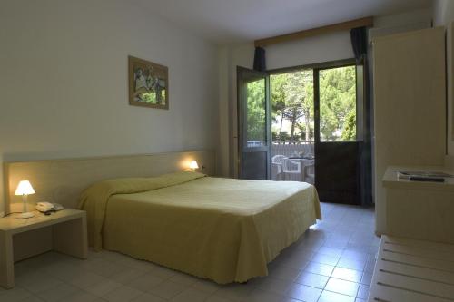 Camera tripla, balcone