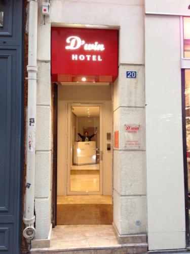 Entrance, Hotel Dwin in 4th - The Marais