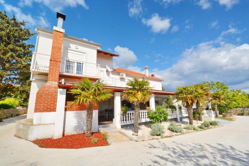  Apartments Katarina in Veli Rat