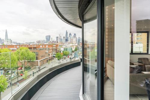 Surrounding environment, Aldgate Apartments in London