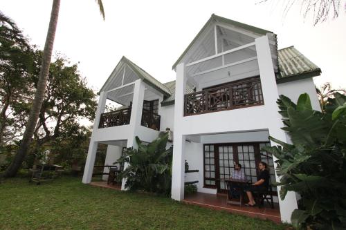 St Lucia Eco Lodge