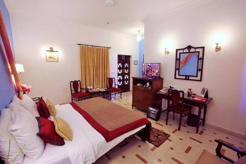 The Gateway Hotel-Rawalkot