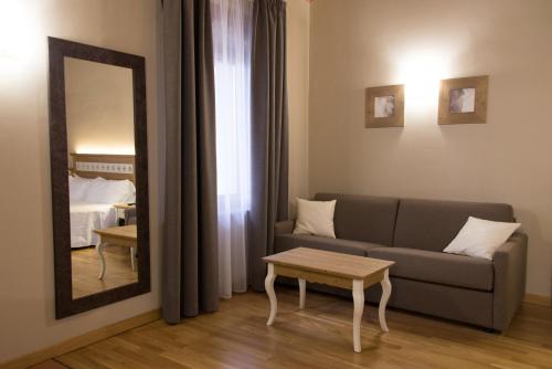 2 queen beds, 1 sofa bed