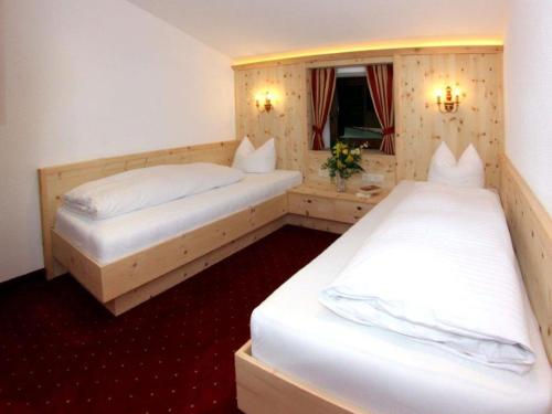 1 queen bed, 1 sofa bed