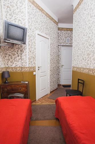 Old Flat Hotel - image 4