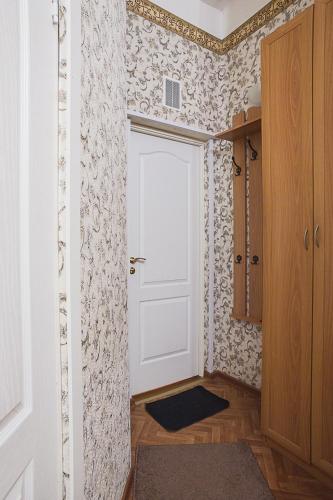 Old Flat Hotel - image 6
